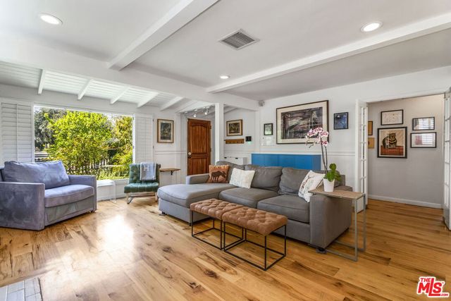 5232 Irvine Avenue, North Hollywood, CA 91601