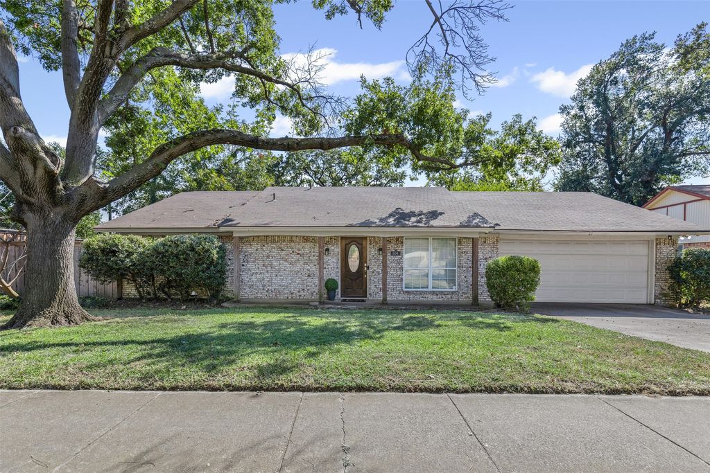 604 E Mitchell Street, Arlington, TX 76010