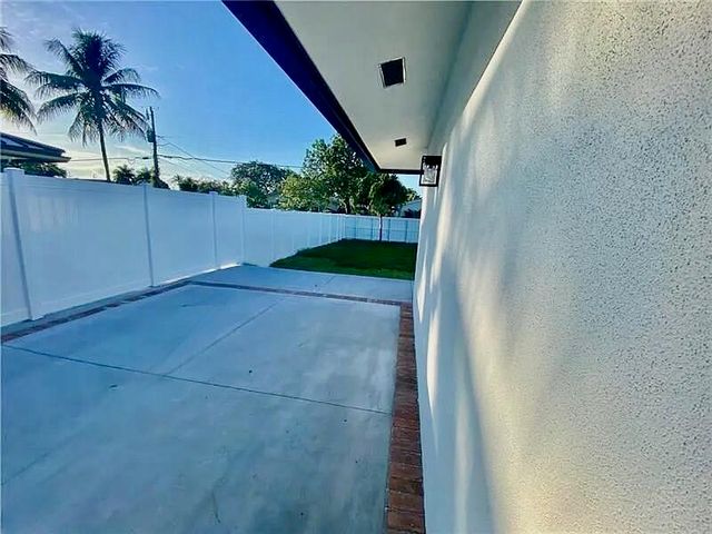 2635 NE 17th Street 2635, Pompano Beach, FL 33062