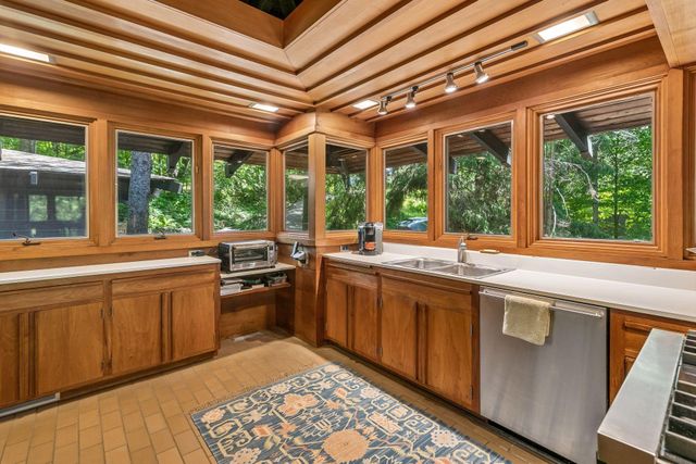 3530 Ridgewood Road, Arden Hills, MN 55112