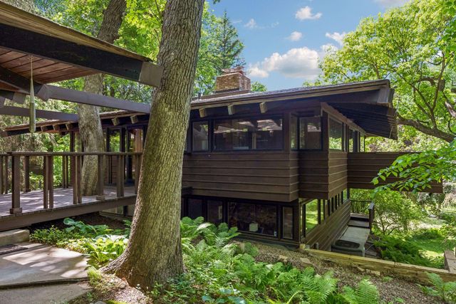 3530 Ridgewood Road, Arden Hills, MN 55112