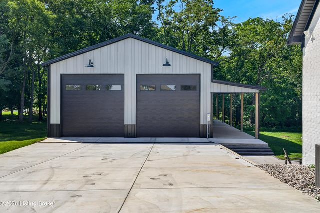 1304 S English Station Rd, Louisville, KY 40299