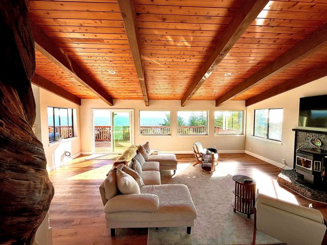 156 Shaker Road, Shelter Cove, CA 95589