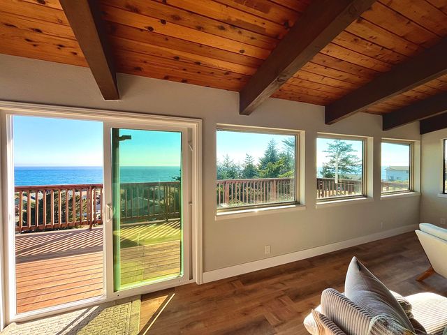 156 Shaker Road, Shelter Cove, CA 95589