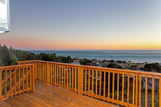 156 Shaker Road, Shelter Cove, CA 95589