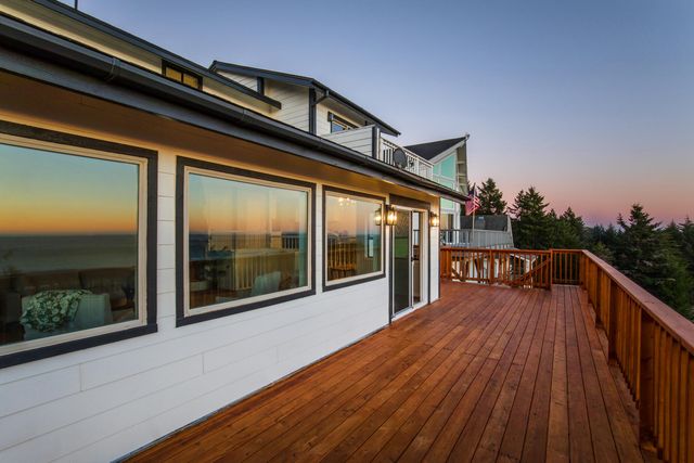 156 Shaker Road, Shelter Cove, CA 95589