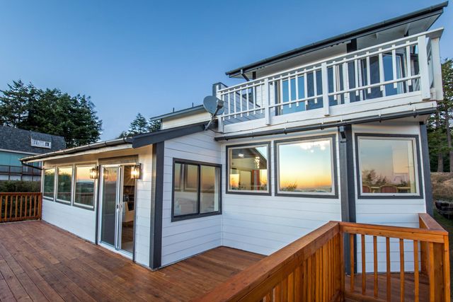 156 Shaker Road, Shelter Cove, CA 95589