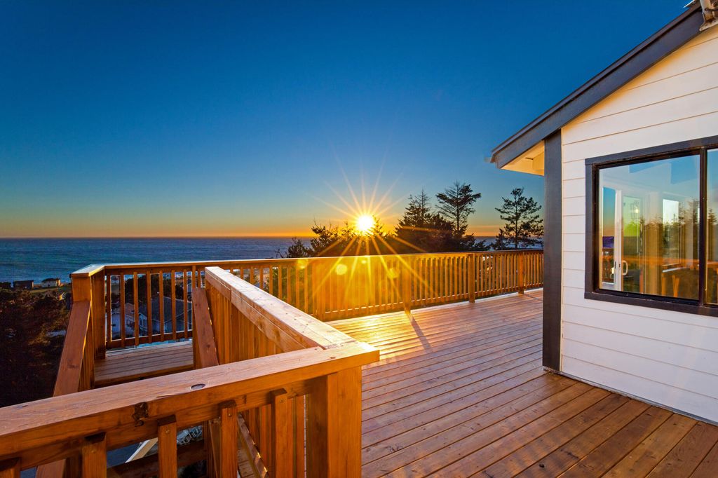 156 Shaker Road, Shelter Cove, CA 95589