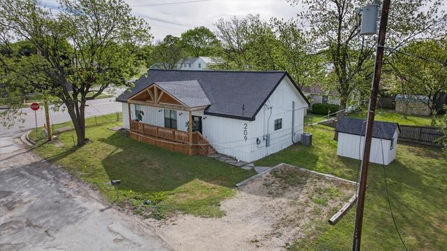 209 N Broad Street, St Jo, TX 76265