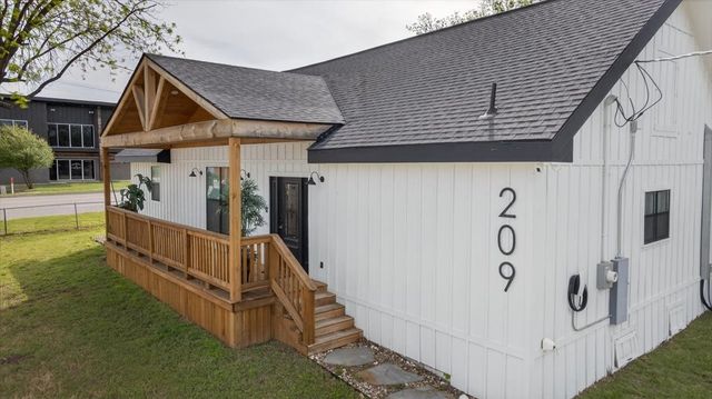 209 N Broad Street, St Jo, TX 76265