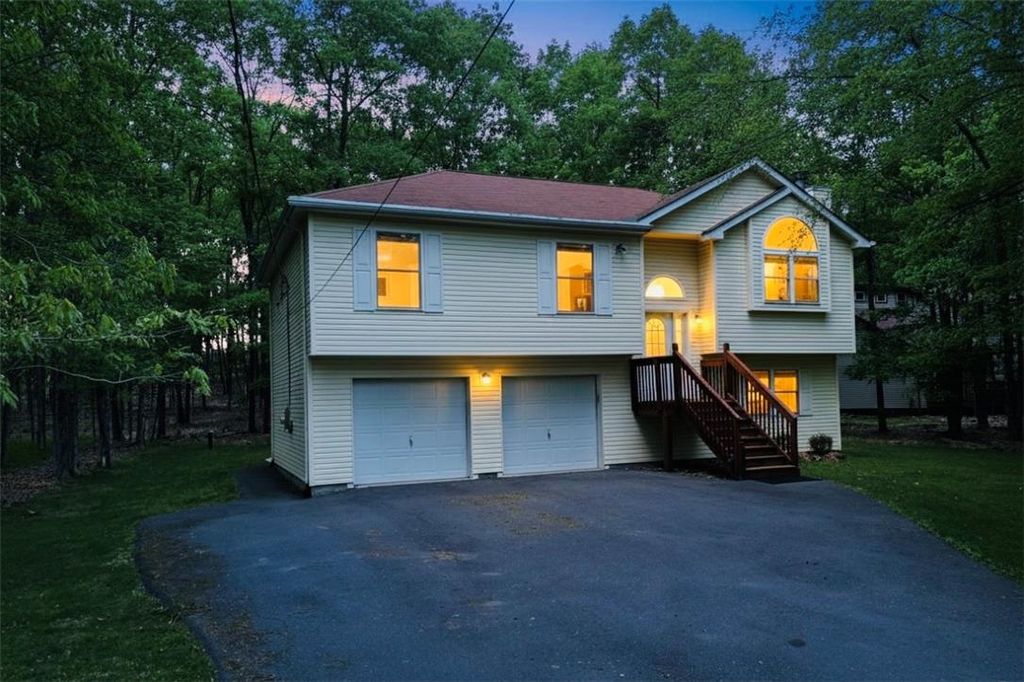 9 Sycamore Circle, Penn Forest Twp, PA 18210