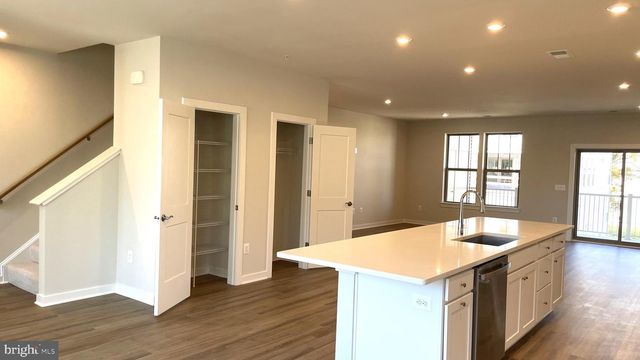 223 B PARK CENTRAL TER, Manassas Park, VA 20111