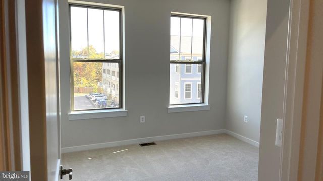 223 B PARK CENTRAL TER, Manassas Park, VA 20111