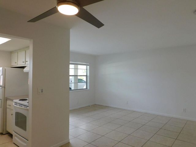 640 SE 2nd Avenue 107, Boynton Beach, FL 33435