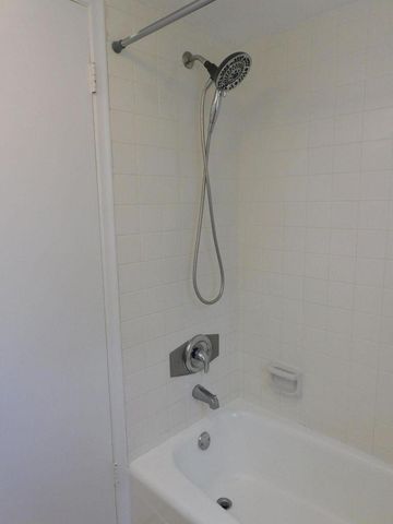 640 SE 2nd Avenue 107, Boynton Beach, FL 33435