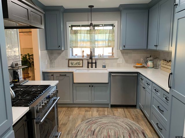 800 Neches, Tyler, TX 75702