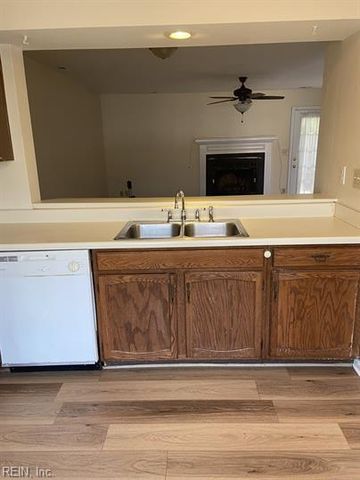 910 Jay Are CT, Virginia Beach, VA 23462