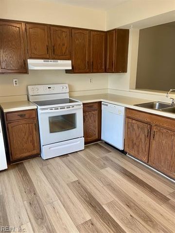 910 Jay Are CT, Virginia Beach, VA 23462