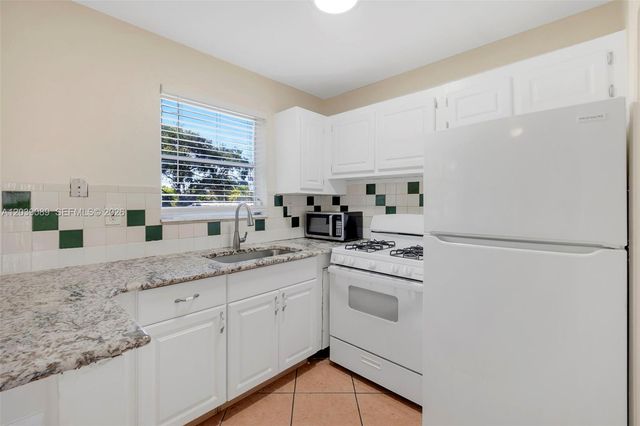 2151 NW 64th Ave, Sunrise, FL 33313