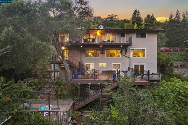 38 Saint Stephens Dr, Orinda, CA 94563