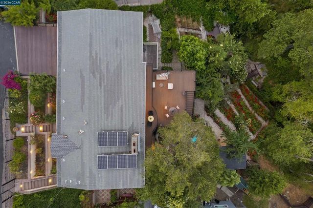 38 Saint Stephens Dr, Orinda, CA 94563