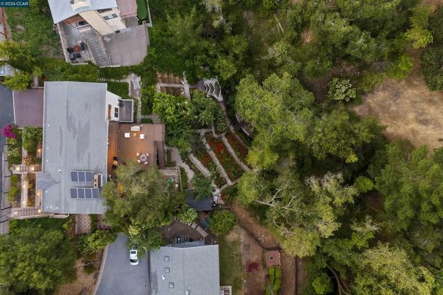 38 Saint Stephens Dr, Orinda, CA 94563