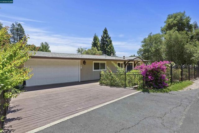 38 Saint Stephens Dr, Orinda, CA 94563