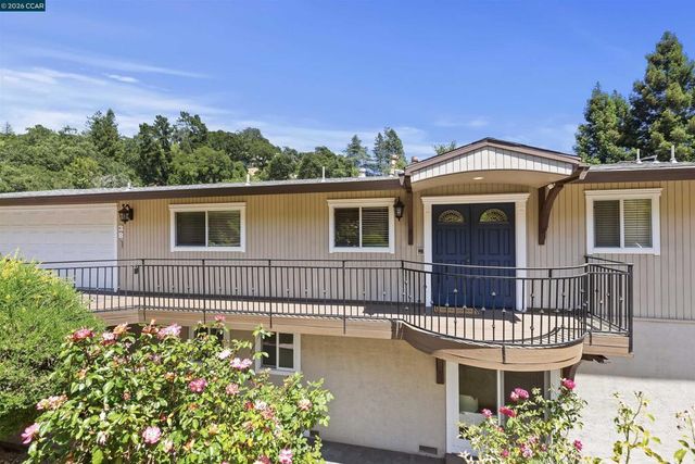 38 Saint Stephens Dr, Orinda, CA 94563