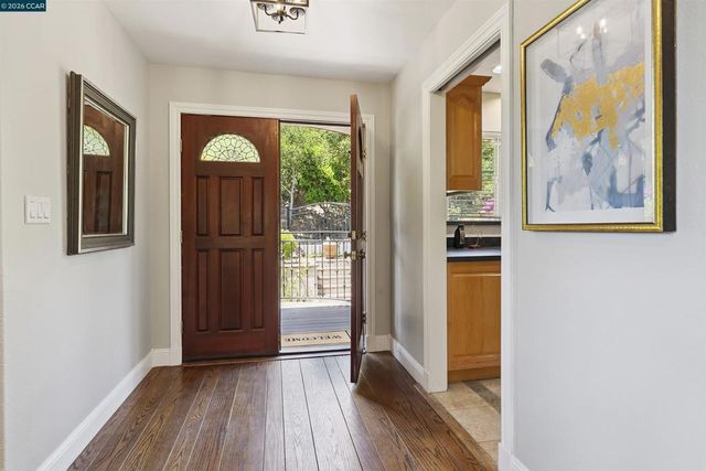 38 Saint Stephens Dr, Orinda, CA 94563