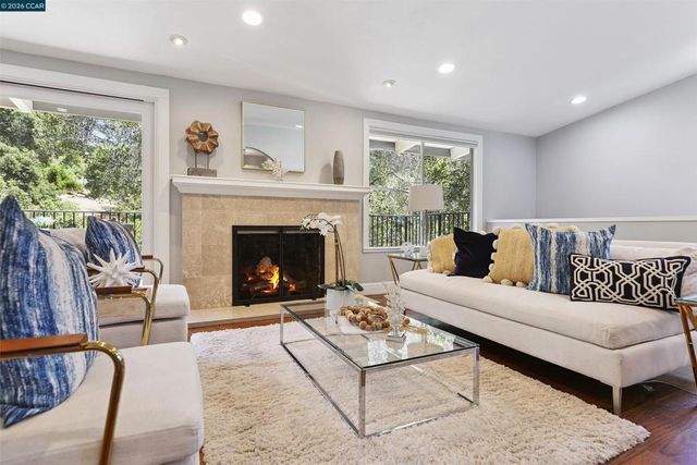 38 Saint Stephens Dr, Orinda, CA 94563