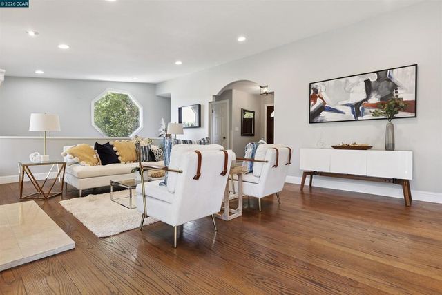 38 Saint Stephens Dr, Orinda, CA 94563