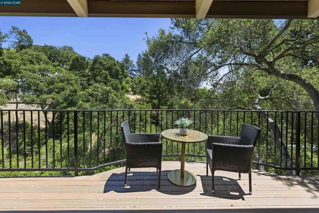 38 Saint Stephens Dr, Orinda, CA 94563