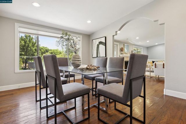 38 Saint Stephens Dr, Orinda, CA 94563