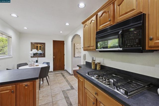 38 Saint Stephens Dr, Orinda, CA 94563