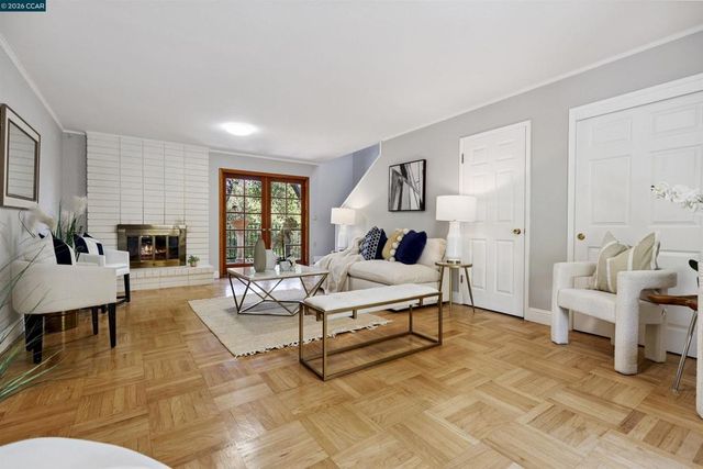 38 Saint Stephens Dr, Orinda, CA 94563