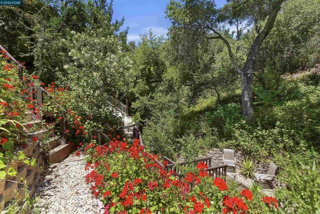 38 Saint Stephens Dr, Orinda, CA 94563