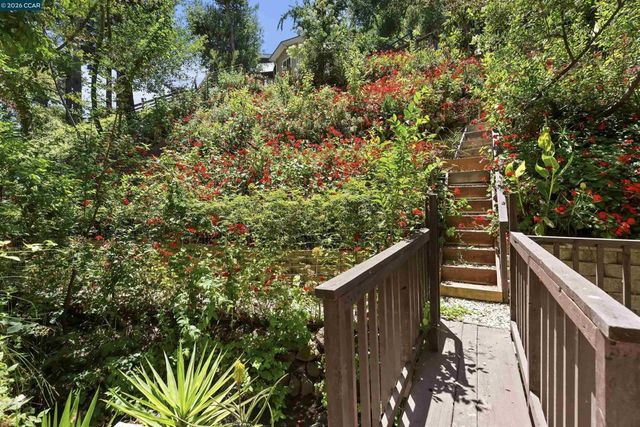 38 Saint Stephens Dr, Orinda, CA 94563