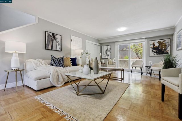 38 Saint Stephens Dr, Orinda, CA 94563