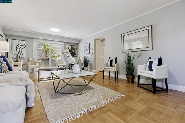 38 Saint Stephens Dr, Orinda, CA 94563