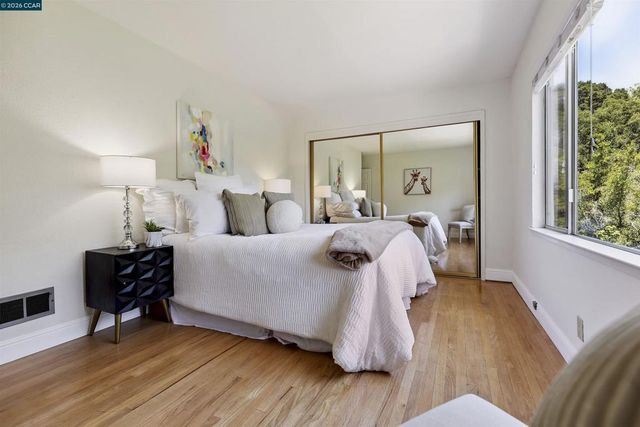 38 Saint Stephens Dr, Orinda, CA 94563