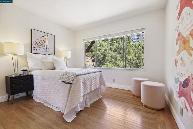 38 Saint Stephens Dr, Orinda, CA 94563