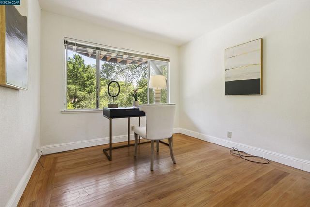 38 Saint Stephens Dr, Orinda, CA 94563