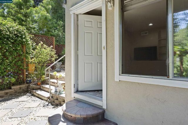 38 Saint Stephens Dr, Orinda, CA 94563