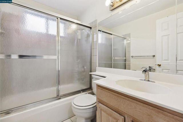 38 Saint Stephens Dr, Orinda, CA 94563