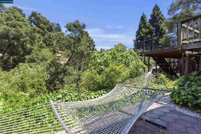 38 Saint Stephens Dr, Orinda, CA 94563