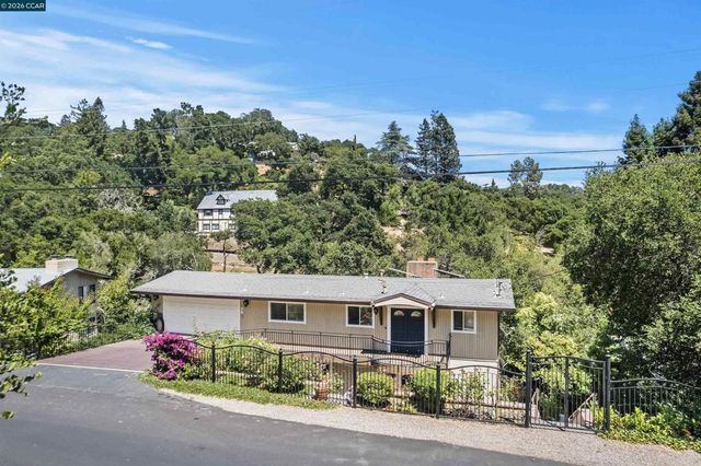 38 Saint Stephens Dr, Orinda, CA 94563