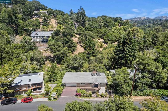 38 Saint Stephens Dr, Orinda, CA 94563
