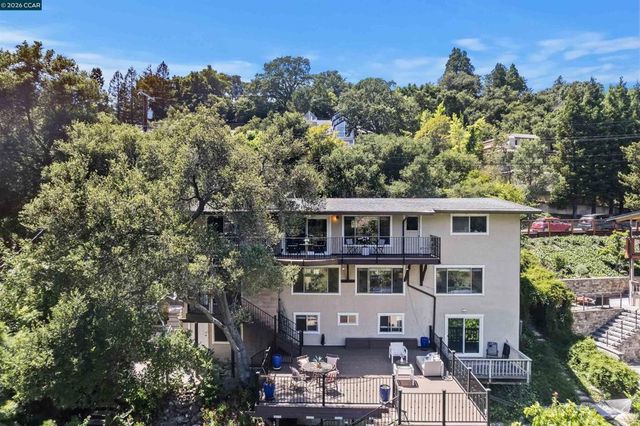 38 Saint Stephens Dr, Orinda, CA 94563