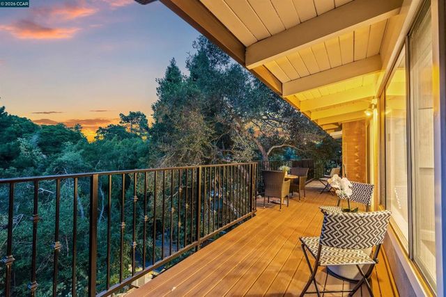 38 Saint Stephens Dr, Orinda, CA 94563