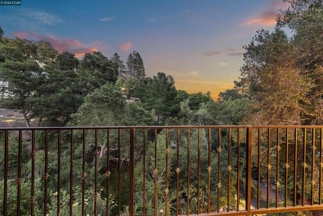 38 Saint Stephens Dr, Orinda, CA 94563